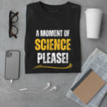 Moment of Science Grappige scheikundeleraar geel T-shirt<br><div class="desc">Moment of Science Grappige scheikunde leraar geel maakt het een geweldig cadeau voor je vader,  man,  zoon,  dochter,  zus,  broer,  moeder,  vrouw,  opa,  oom en oma grijpen het nu om hem te laten glimlachen!</div>