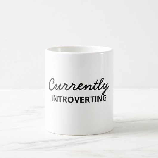 Momenteel Introverting Funny Mug Magische Mok (Center)