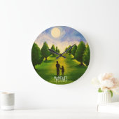 Momenten van wondermoonverlichte wandeling in bos grote klok (Huis)