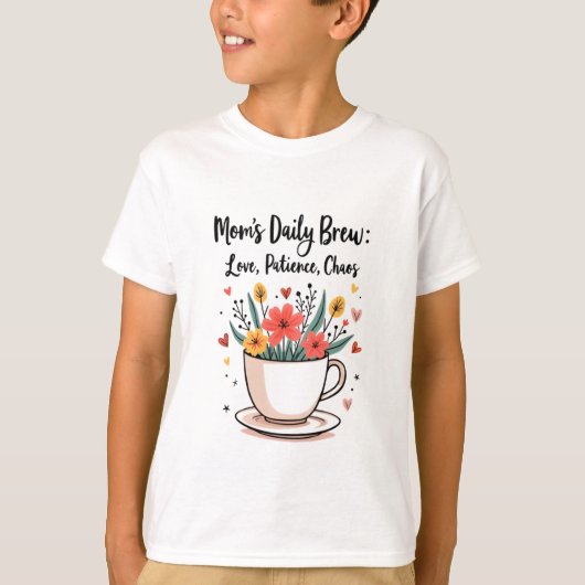 Momes Daily Brew: De liefde van een moeder T-shirt (Voorkant)