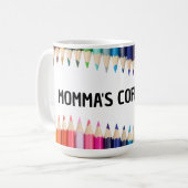 MOMMA'S GEKLEURDE POTLODEN KOFFIEBEKER / MOK (Voorkant links)