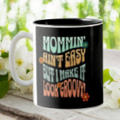 Momming Aint Easy Groovy Mam Retro Tweekleurige Koffiemok