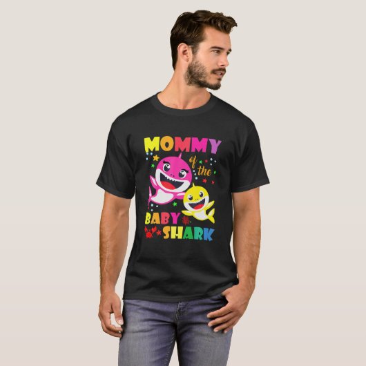 Mommy Of The Baby Shark Birthday Mommy Shark T-shirt (Voorkant volledig)