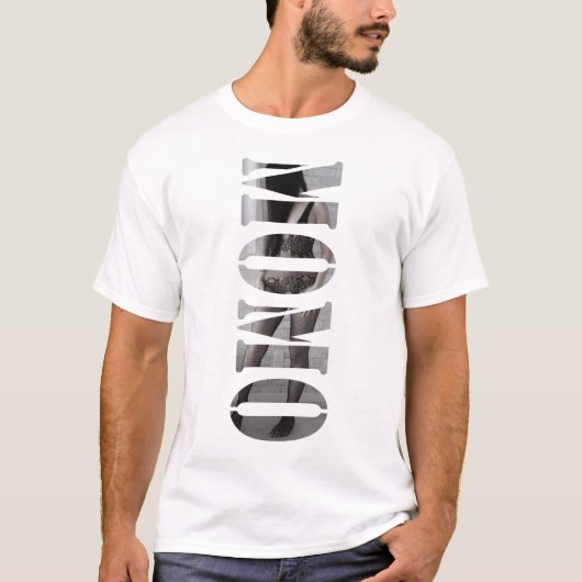 MOMOの中にモモ T-SHIRT (Voorkant)