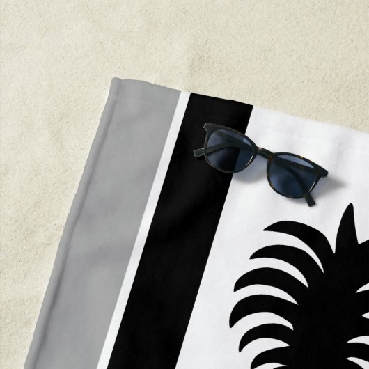 Momona Pineapple Hawaiian Gestreept Tropisch - Zwa Strandlaken (In situ)