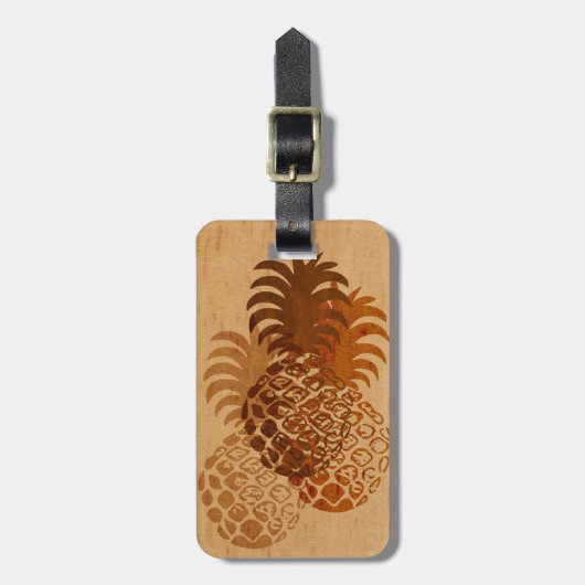 Momona Pineapple Hawaiian Tropical Faux Wood Bagagelabel (Voorkant verticaal)