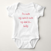 Moms Cute Dad Lucky Funny Newborn Boy Girl Shower Romper (Voorkant)