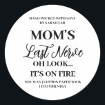 Mom's Last Nerve Funny Mom Sticker Kaarsenlabel<br><div class="desc">Voeg een vleugje humor toe aan je geschenken met deze hilarische "Mom's Last Nerve" -sticker! Perfect voor het labelen van kaarsen, geschenkdozen of doe-het-zelf-cadeaus, dit geestige ontwerp zal een lach op het gezicht van elke moeder toveren. Of je nu een Moederdag-cadeau, een verjaardagsverrassing of een leuke manier wilt om je...</div>