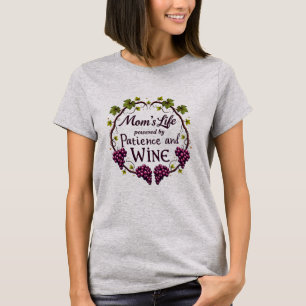 Mom's Life: Aangedreven door geduld en wijn T-shirt