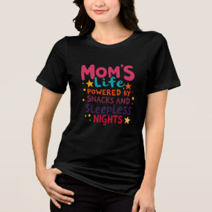 Mom's Life Aangedreven door snacks en slapeloze na Tri-Blend Shirt