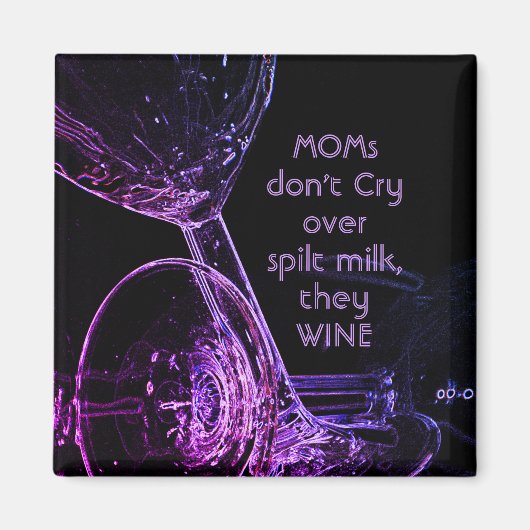 Moms rooien niet over gemorste melk die ze grappig magneet (Voorkant)