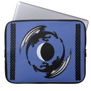 Mon trekt een handige ontwerplaptop aan laptop sleeve