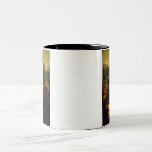 Mona Lisa Mok (Center)