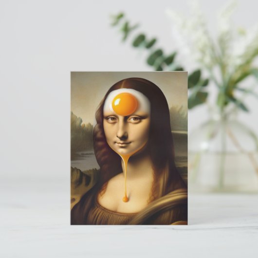 Mona met ei op haar gezicht briefkaart (Staand voorkant)