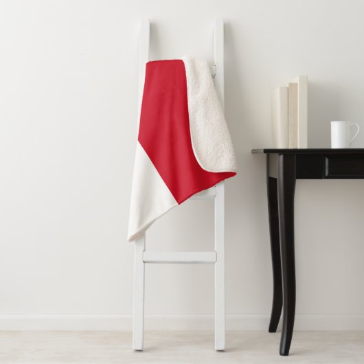 Monaco Flag Sherpa Deken (In situ)