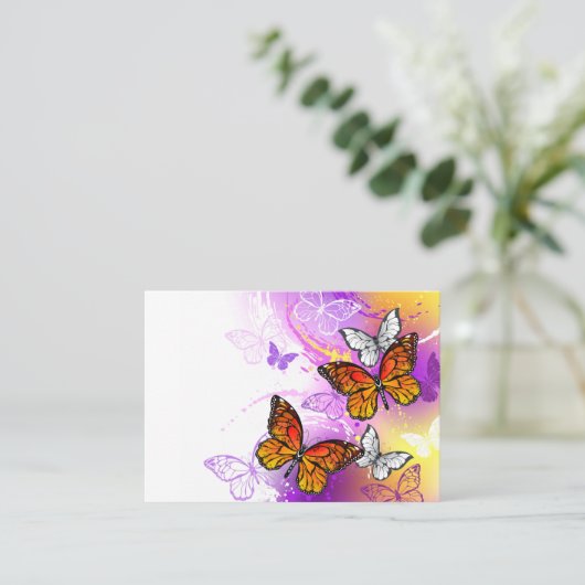 Monarch Butterflies op Paarse achtergrond Contactkaartje (Staand voorkant)