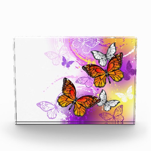Monarch Butterflies op Paarse achtergrond Fotoblokken (Voorkant)