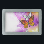 Monarch Butterflies op Paarse achtergrond Gesp<br><div class="desc">Oranje,  gedetailleerde monboogvlinders op lichte,  paarse,  pictureske,  geschilderde achtergrond.</div>