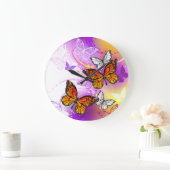 Monarch Butterflies op Paarse achtergrond Grote Klok (Huis)