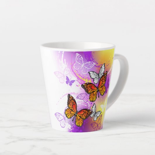 Monarch Butterflies op Paarse achtergrond Latte Mok (Rechterhoek)
