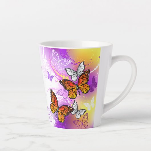Monarch Butterflies op Paarse achtergrond Latte Mok (Rechts)