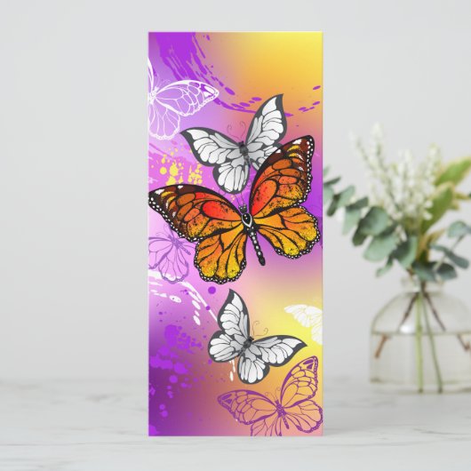 Monarch Butterflies op Paarse achtergrond Menu (Staand voorkant)