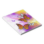 Monarch Butterflies op Paarse achtergrond Notitieblok (Schuin)