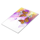 Monarch Butterflies op Paarse achtergrond Notitieblok (Schuin)