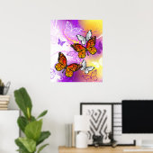 Monarch Butterflies op Paarse achtergrond Poster (Thuiskantoor)