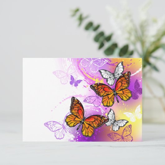 Monarch Butterflies op Paarse achtergrond RSVP Kaartje (Staand voorkant)