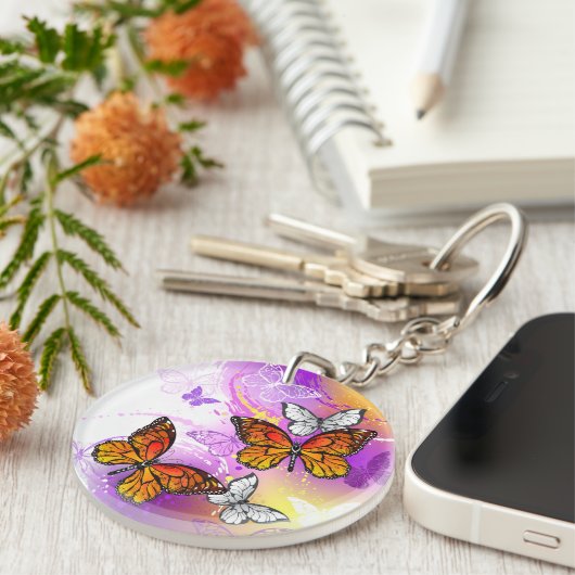 Monarch Butterflies op Paarse achtergrond Sleutelhanger (Voorkant Rechts)