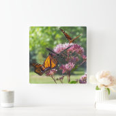Monarch Butterflies op Purple Flowers Wall Clock Vierkante Klok (Huis)