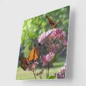 Monarch Butterflies op Purple Flowers Wall Clock Vierkante Klok (Hoek)