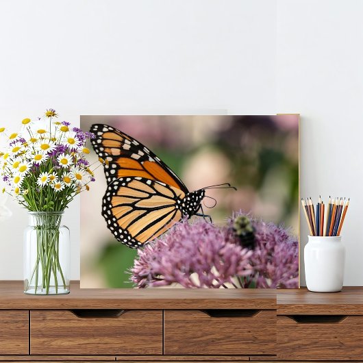 Monarch Butterfly en Bumblebee op Wildflower Foto Afdruk
