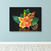Monarch Butterfly en Canna Lily op canvas (Insitu (Houten vloer))