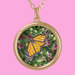 Monarch Butterfly Goud Vergulden Ketting<br><div class="desc">Een Monboogvlinder onder kleurrijke wilde bloemen met vleugels breed verspreid, wordt op dit prachtige ketting gevangen. Voor velen over de hele wereld is de vlinder symbolisch voor verandering, hoop, transformatie en leven. Dit mooie ketting dat eraan verbonden is, legt al deze opstandige, levensbeschouwende gevoelens vast. Dit afbeelding is een originele...</div>