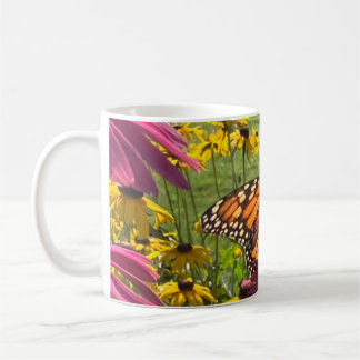Monarch butterfly mug ©️dheller2026 koffiemok