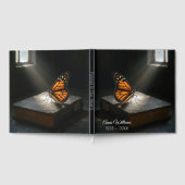 Monarch Butterfly op een bijbel Gastenboek (Volledig)