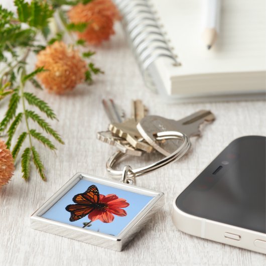 Monarch Butterfly op een Dahlia Sleutelhanger (Zijkant)