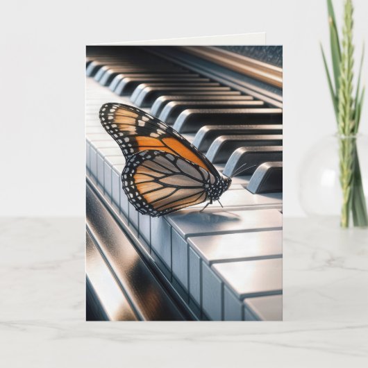 Monarch Butterfly op een piano toetsenbord Kaart (Voorkant)