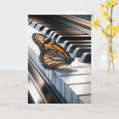 Monarch Butterfly op een piano toetsenbord Kaart (Gele Bloem)