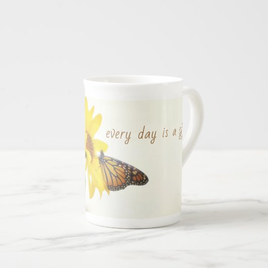 Monarch Butterfly op False Sunflower Inspirerend Porselein Kop (Voorkant rechts)