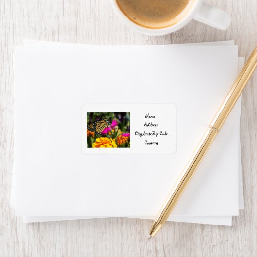 Monarch Butterfly op het label met roze marigold a (Insitu)