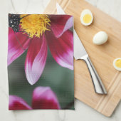 Monarch Butterfly op Hot Pink Dahlia Bloem Foto Theedoek (Quarter Fold)