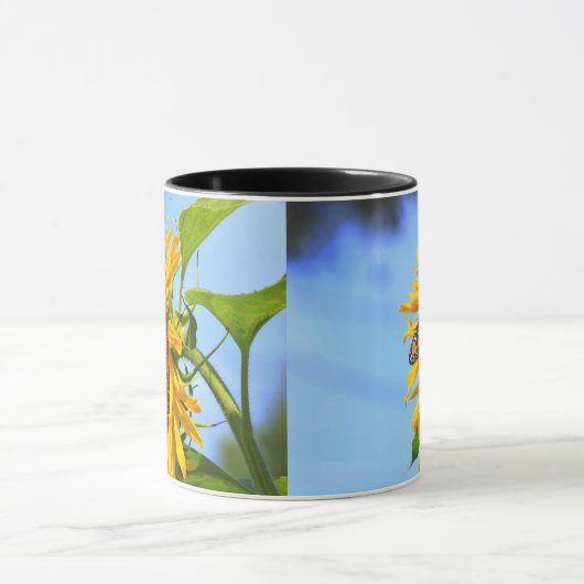 Monarch Butterfly op Kansas Sunflower Mok (Midden)