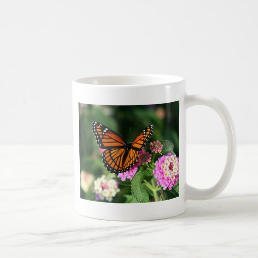 Monarch Butterfly op Lantana Flower Koffiemok (Rechts)