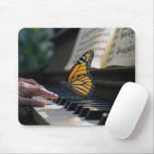 Monarch Butterfly op piano toetsenbord Muismat (Met muis)