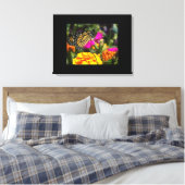 Monarch Butterfly op roze marigold Canvas Afdruk (Insitu (Slaapkamer))