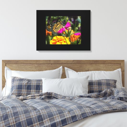 Monarch Butterfly op roze marigold Canvas Afdruk (Insitu (Slaapkamer))