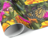Monarch Butterfly op roze marigold wrapping papier (Rol Hoek)